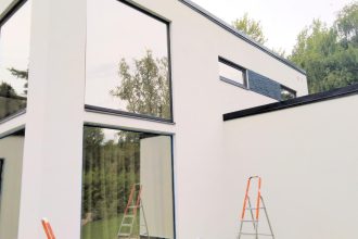 Extension de maison à toit plat ou traditionnelle : laquelle choisir ?