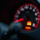 Tableau de bord voiture avec voyant pression tire